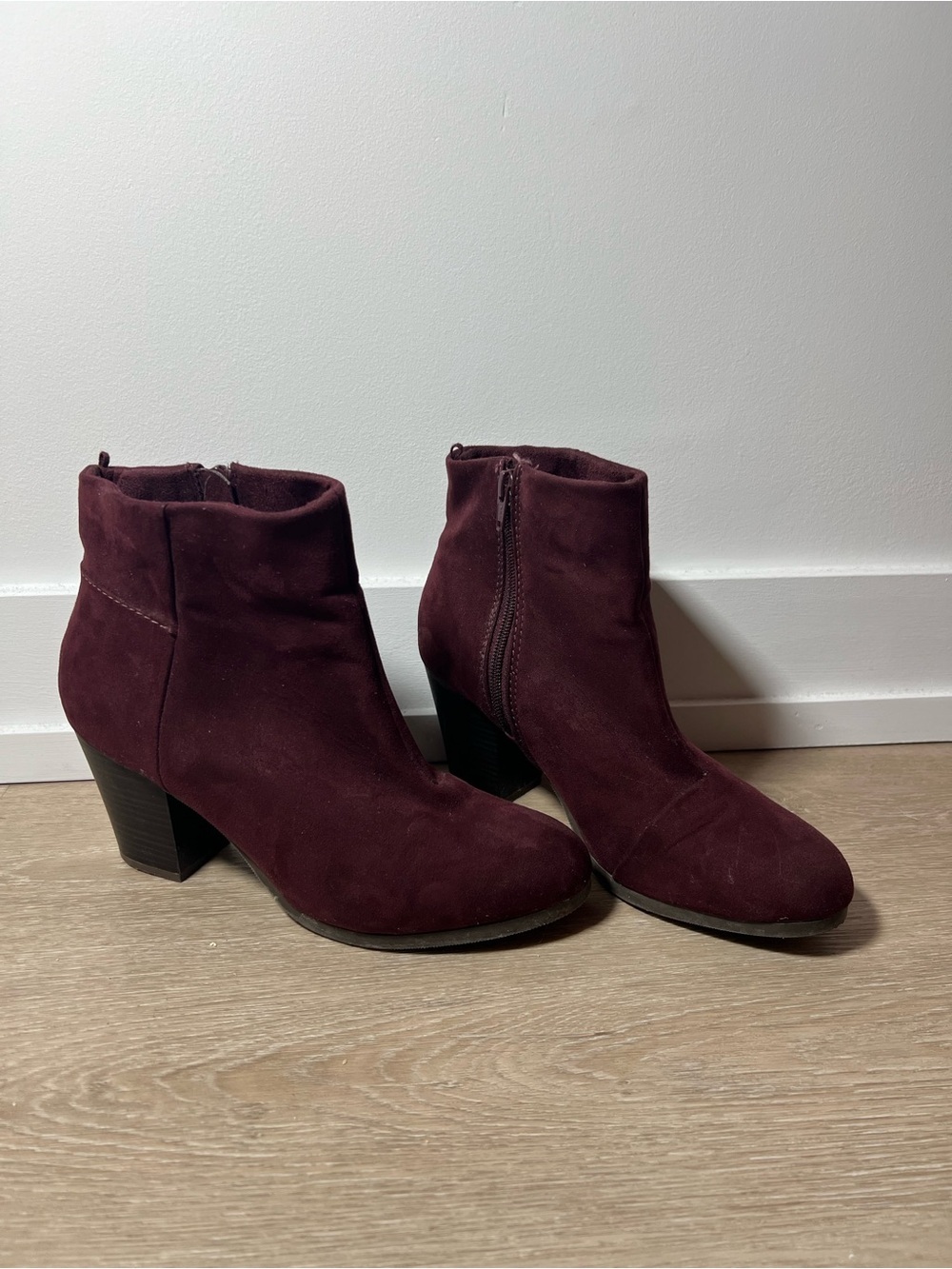 Classy Burgundy Wine Minimalist Suede Ankle Booties Block Heel Women’s Size 9